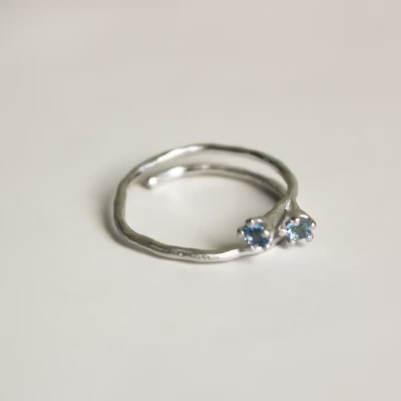 Little Mollis Ring (Swiss Blue Topaz) sand blast finishing