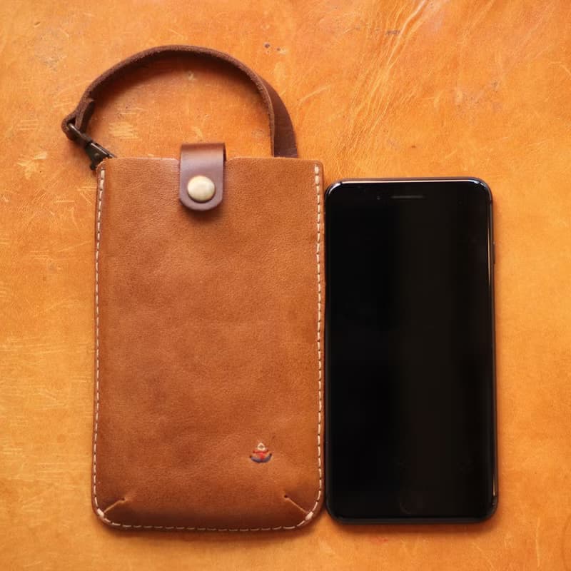 吊り下げスマホポーチ【3サイズ×革6色】・12色のミシン糸・刺繍カスタム無料 / ネーム有料 / 日本製 // sb-9