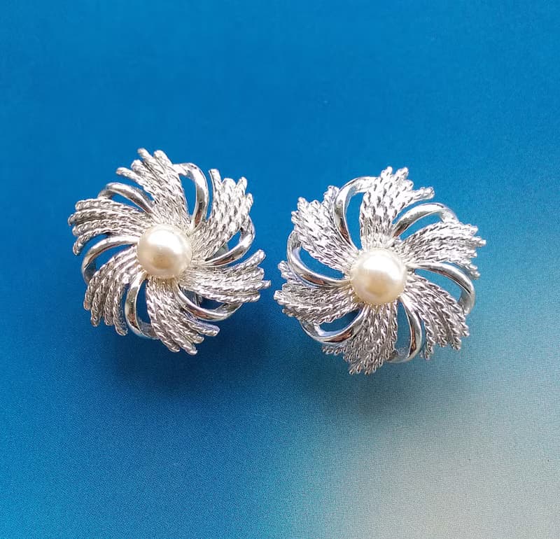 Vintage Jewelry  SARAH COV Silvery Sunburst 夾式耳環