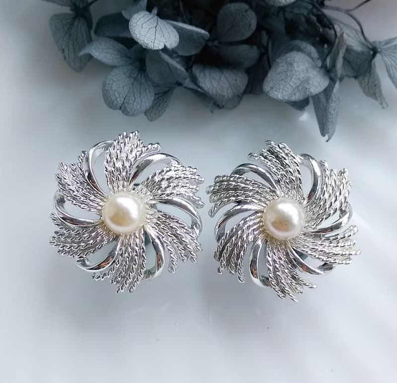 Vintage Jewelry  SARAH COV Silvery Sunburst 夾式耳環