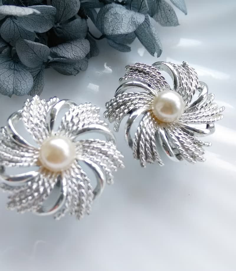 Vintage Jewelry  SARAH COV Silvery Sunburst 夾式耳環