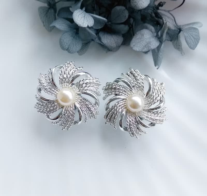 Vintage Jewelry  SARAH COV Silvery Sunburst 夾式耳環