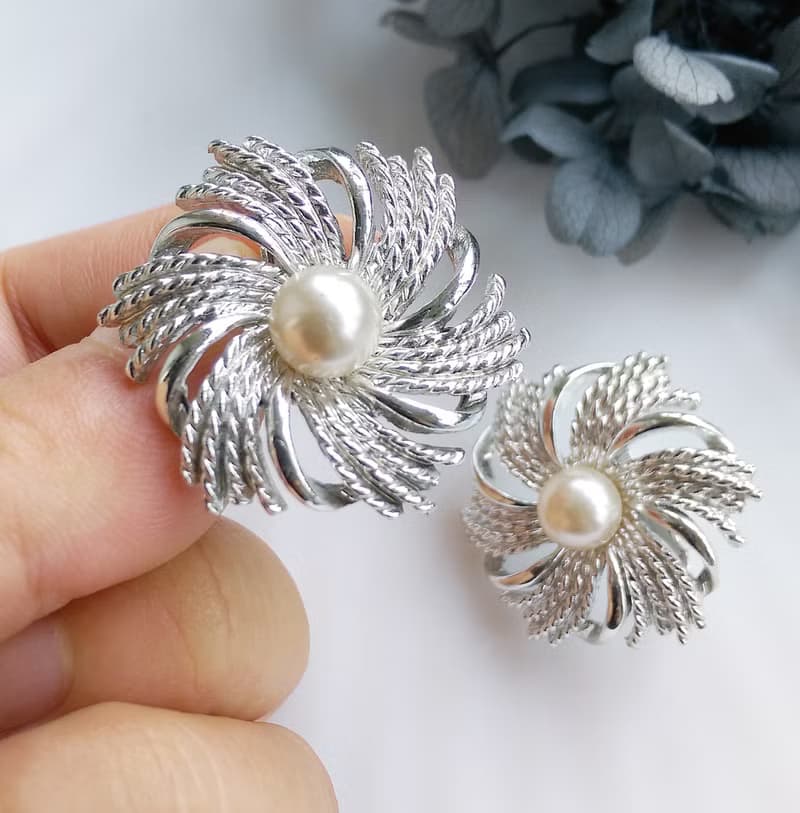 Vintage Jewelry  SARAH COV Silvery Sunburst 夾式耳環