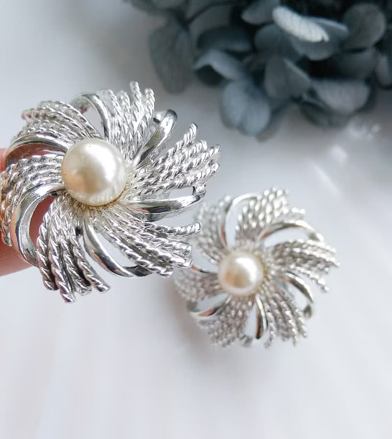 Vintage Jewelry  SARAH COV Silvery Sunburst 夾式耳環