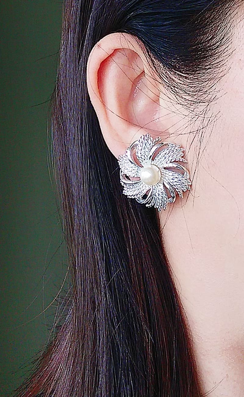 Vintage Jewelry  SARAH COV Silvery Sunburst 夾式耳環