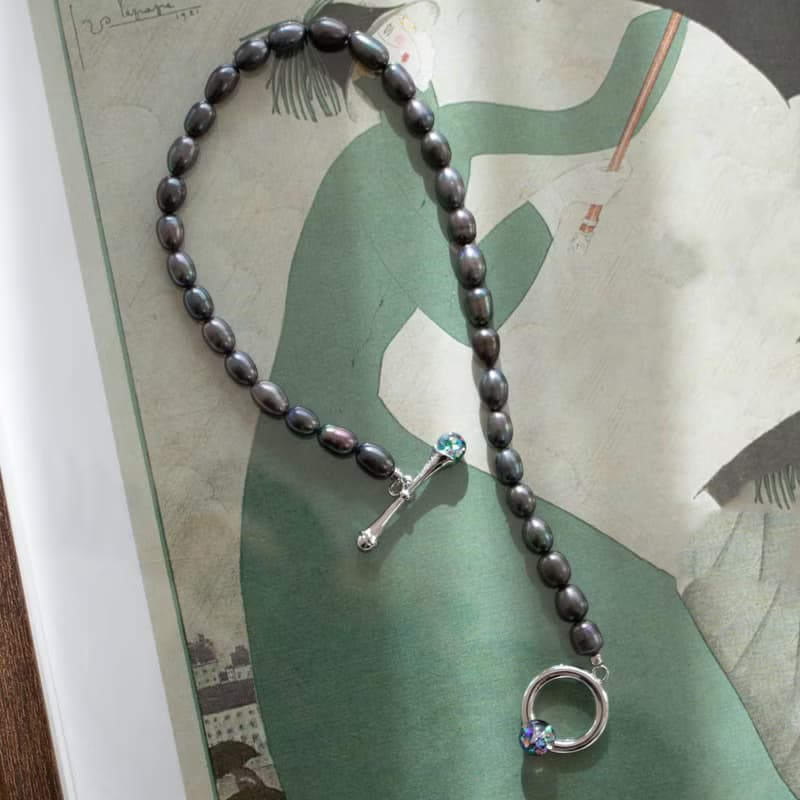 Buckle Snowball Black pearl Necklace