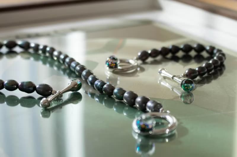 Buckle Snowball Black pearl Necklace