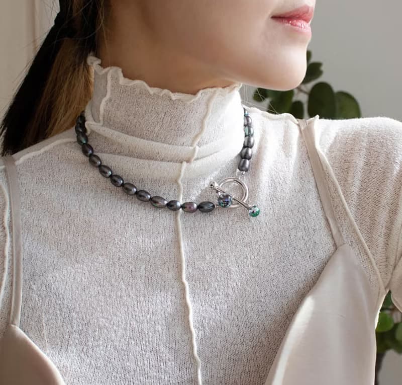 Buckle Snowball Black pearl Necklace