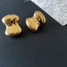 古董金色胖胖蝴蝶結狗骨頭夾式耳環 MONET  C543