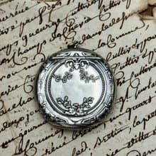 50688-迷人19世紀末法國純銀花卉雕刻項鍊墜飾盒-不含鍊