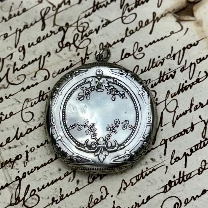 50688-迷人19世紀末法國純銀花卉雕刻項鍊墜飾盒-不含鍊