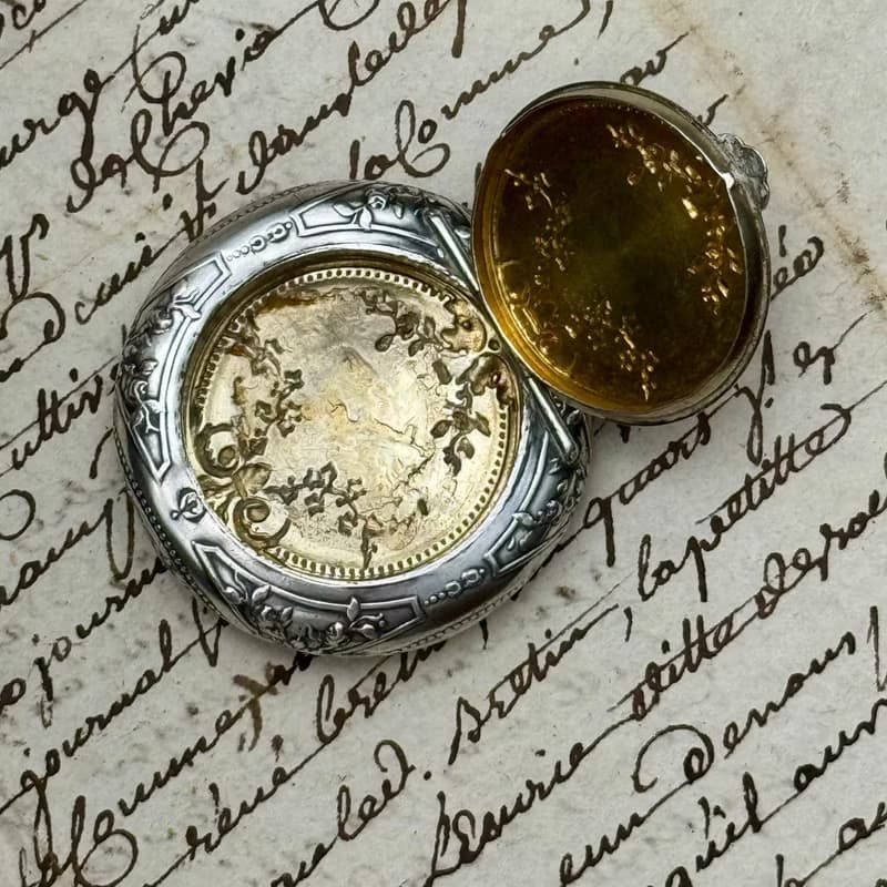 50688-迷人19世紀末法國純銀花卉雕刻項鍊墜飾盒-不含鍊