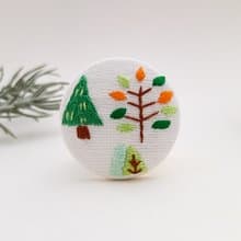 北欧柄の森刺繍ブローチ