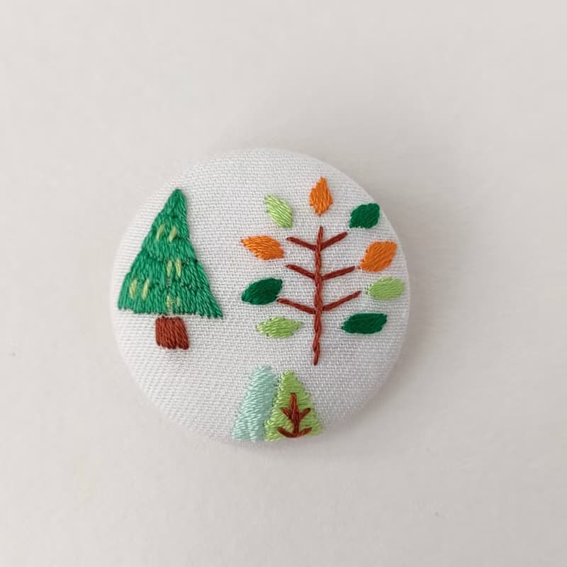 北欧柄の森刺繍ブローチ