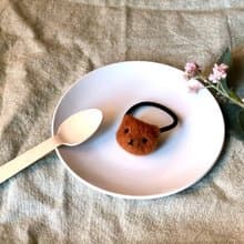 雪球巧克力_羊毛氈巧克力棕熊 髮圈