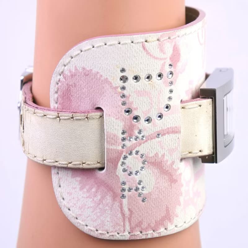 【日本直送】クリスチャンディオール Dior マリス 腕時計 D78-109 SS × レザー 白 クオーツ ホワイトシェル文字盤 レディース【中古】