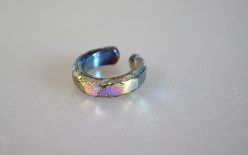 Titanium ear cuff・チタンイヤーカフ=ロックイヤー=虹・受注生産