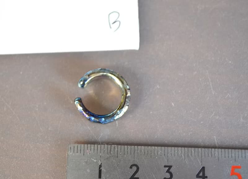 Titanium ear cuff・チタンイヤーカフ=ロックイヤー=虹・受注生産
