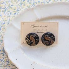 夜空中佇立的小鳥 / 捷克玻璃鈕釦飾品 ( 耳環 / 夾式耳環)