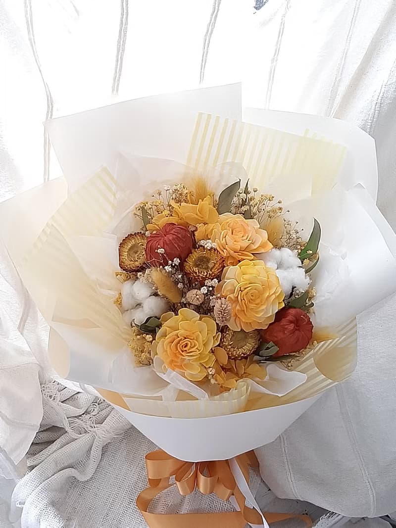 青春.青春活力的色系.精油索拉花.乾燥花束.情人節禮物.求婚花束