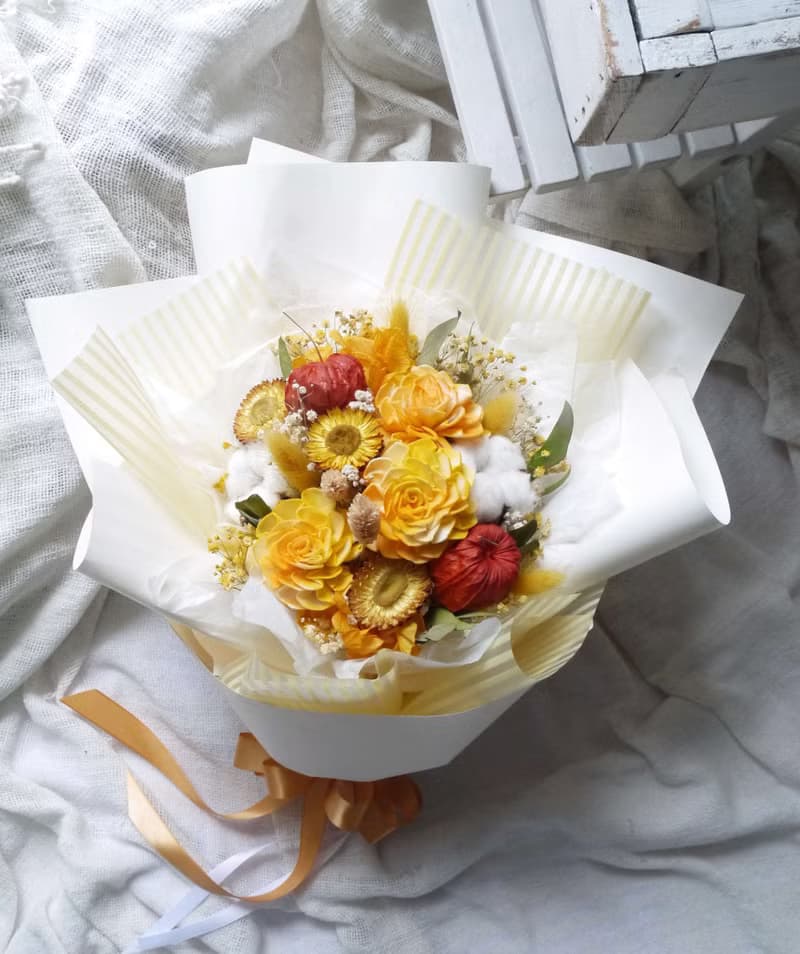 青春.青春活力的色系.精油索拉花.乾燥花束.情人節禮物.求婚花束