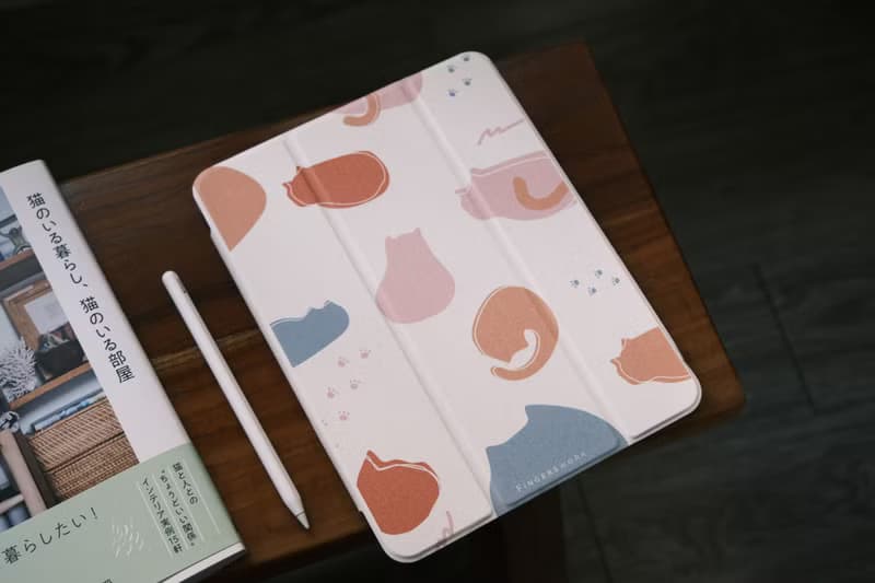 懶惰貓星人 防摔皮革IPAD保護套 三折款附筆槽位
