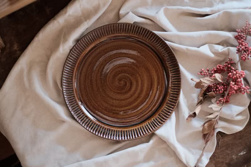 條紋邊 l 27cm大盤 l 飴釉陶盤