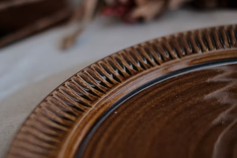 條紋邊 l 27cm大盤 l 飴釉陶盤