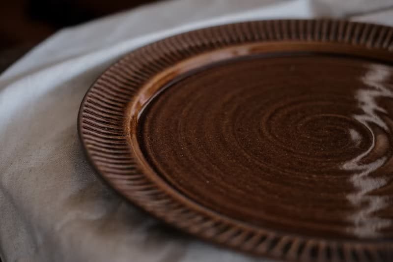 條紋邊 l 27cm大盤 l 飴釉陶盤