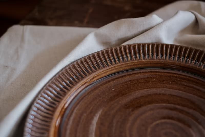 條紋邊 l 27cm大盤 l 飴釉陶盤