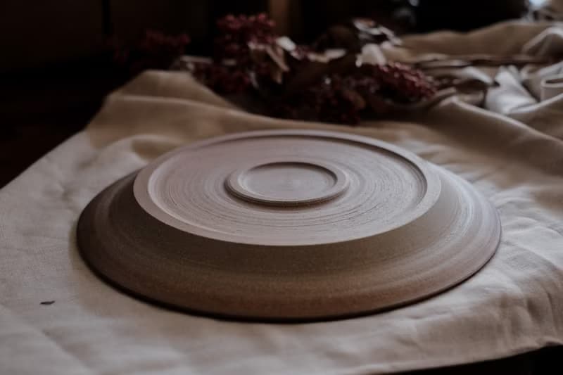 條紋邊 l 27cm大盤 l 飴釉陶盤