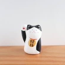 一点ものの優しさ　はちわれ猫の招き猫