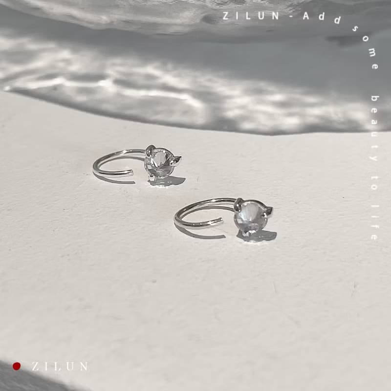 |簡約|耳尖上的糖霜 • 微鑲 • 耳針 • 925silver
