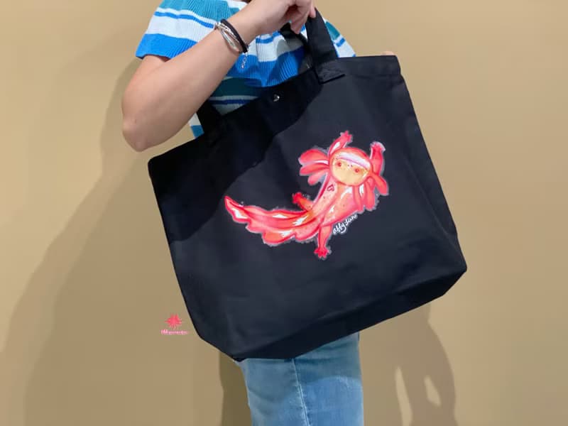 【禮物首選】六角恐龍Hobby橫式肩背黑色帆布袋