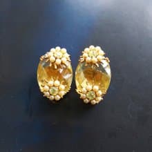 【西洋古董飾品 】淡黃色調 立體花型 萊茵 夾式耳環