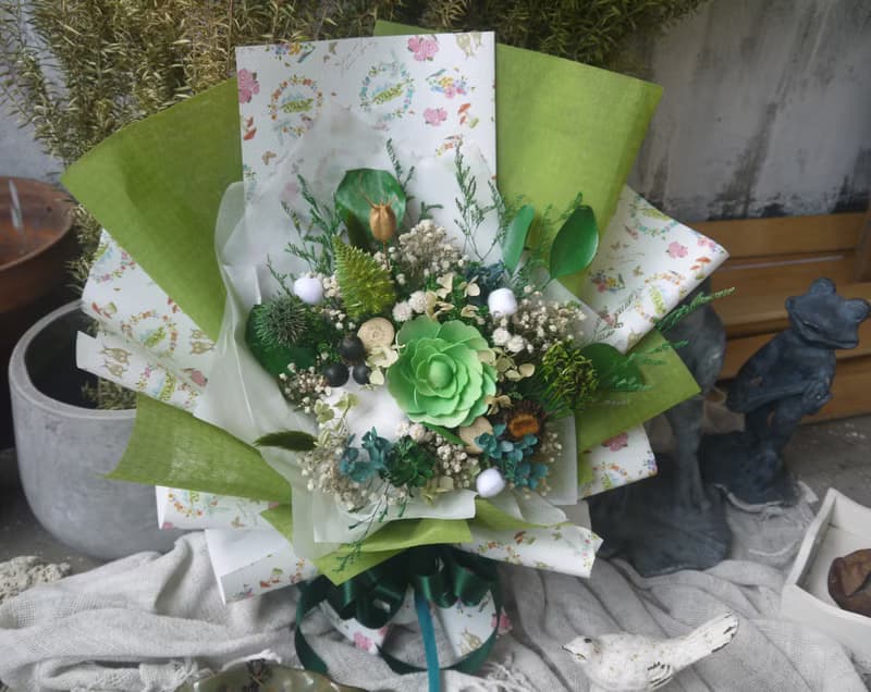 萌蔥森林 .森林綠系.乾燥花.索拉花.永生花.情人節.畢業花束