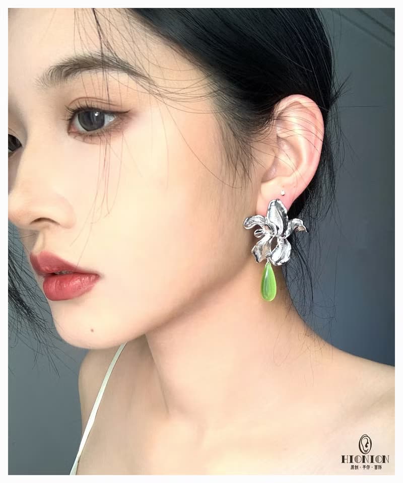 云裡春~小眾設計清冷新中式鍍銀高級綠色耳釘耳夾誇張個性耳飾