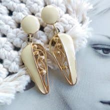 Vintage Jewelry 西洋古董飾品 簍空奶白琺瑯 垂墜 針式耳環