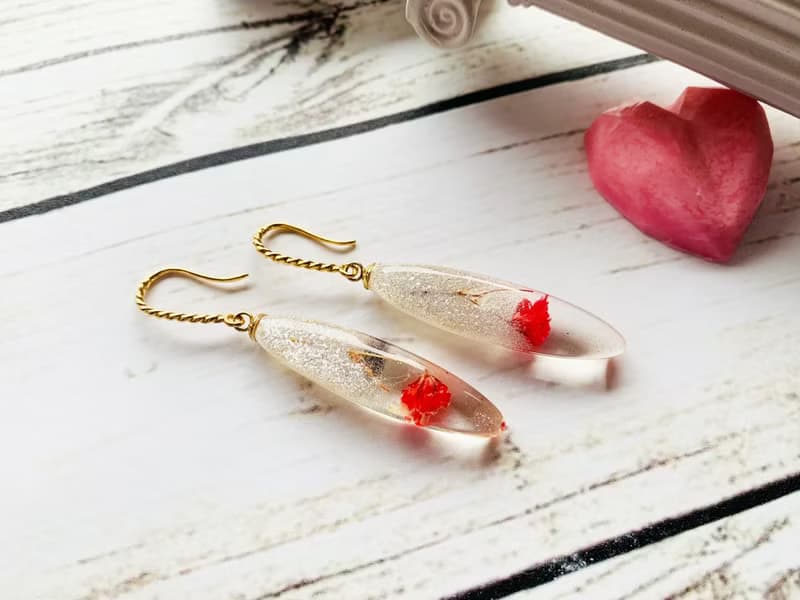 Handmade resin earrings Red Flowers, Birthday gift for women, Dangle earrings