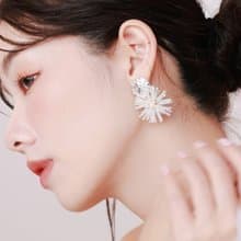 COR-DATE / 銀幣白色綻放耳環