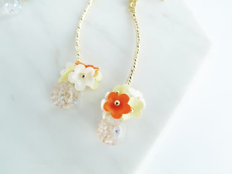 Rosy Garden 閃亮彎彎小花流沙水晶球耳環 可換耳夾