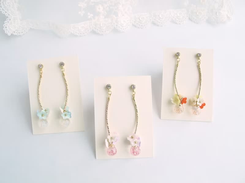Rosy Garden 閃亮彎彎小花流沙水晶球耳環 可換耳夾