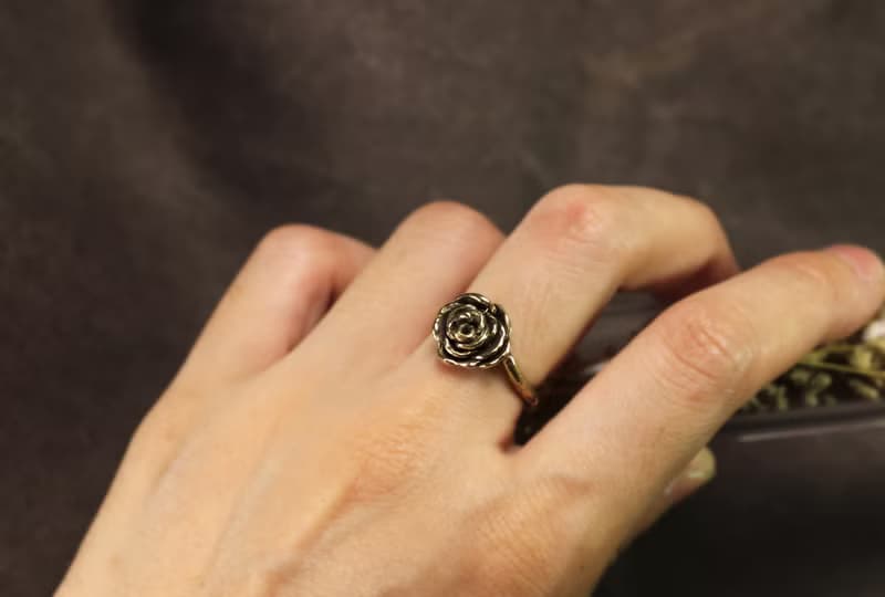 花系列-手捏玫瑰黃銅戒(中)