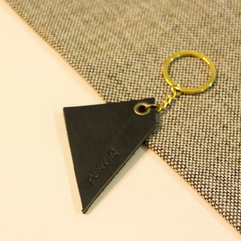 DUAL - 成雙成對幾何皮革鑰匙圈/一對販售(聖誕節、情人節、免費刻字、婚禮小物、畢業季)