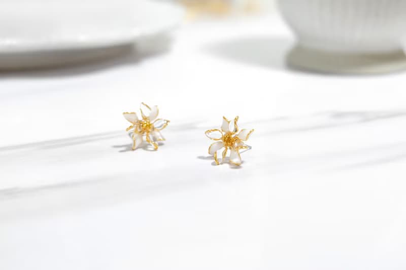 耳針/耳夾水晶花-飛舞飄揚(三色)-光點飾品