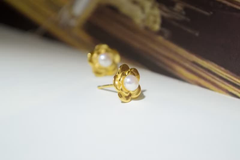 【古典美人】山茶花 天然淡水珍珠 全925純銀耳釘/耳夾 (金/銀)
