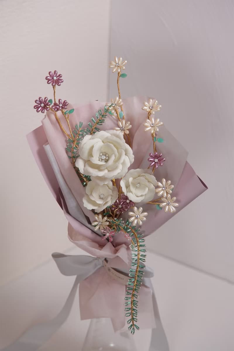 手工綢緞玫瑰珍珠花束