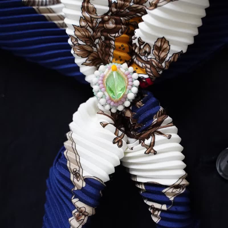 スカーフリングにも おしゃべりな指輪212 フリーサイズ　ビーズ刺繍のリング　グリーン　スプリングカラー　おおぶりリング