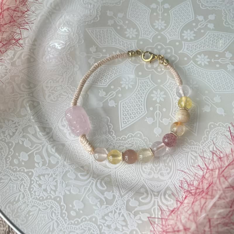 溫柔招桃花扣式編織手鍊