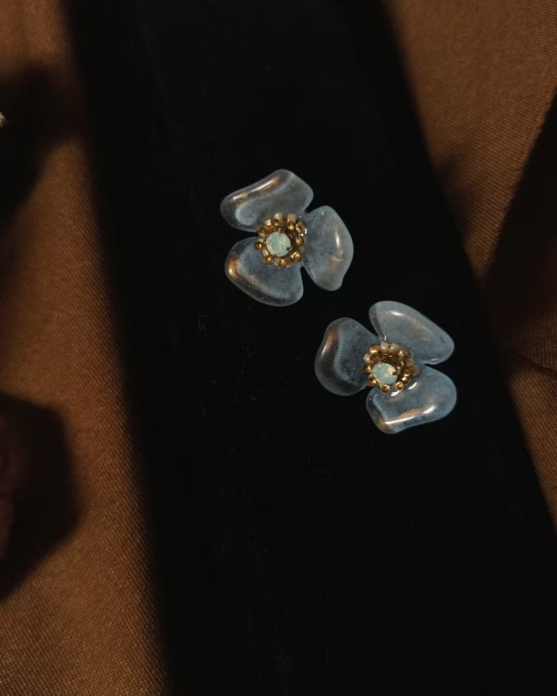 蛋白三瓣花耳環